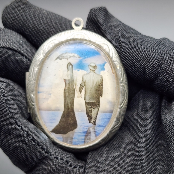 Vintage Silver Oval Locket Pendant - Picture 5 of 7